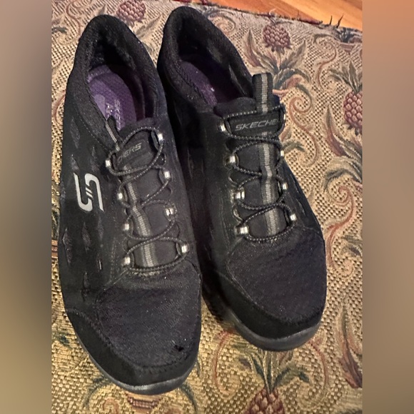 - 5 for $25- Skechers size 8.5 black and gray - Picture 14 of 16